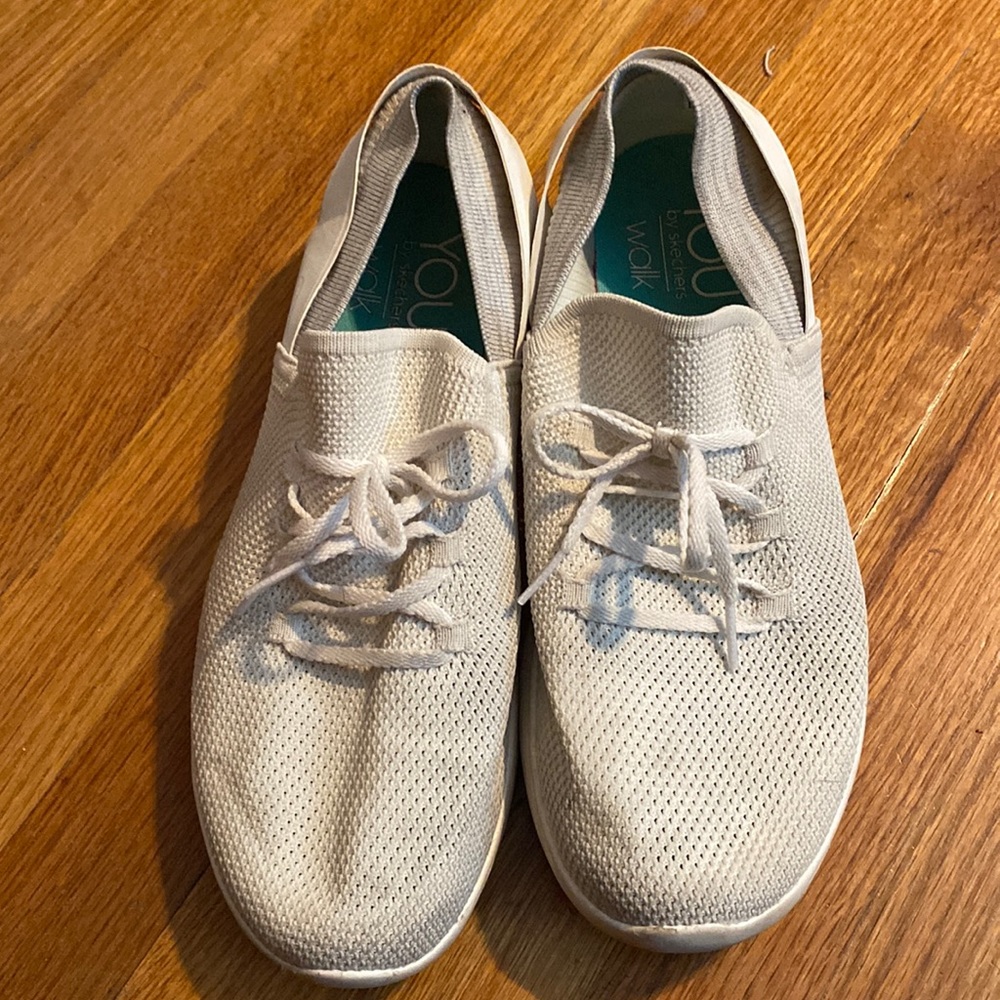 Skechers size 10 slip on tennis shoes